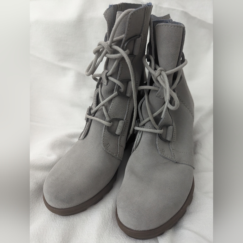 Like New Women's Sorel Joan of Arctic Wedge Boots